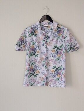 Simply Basic Pastel Floral Short Sleeve Button Up Blouse Top Size Small
